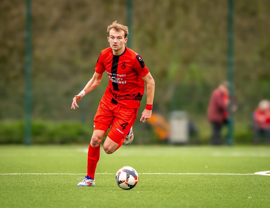 03 zeigt zwei Gesichter