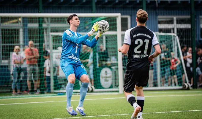 AUFSTIEGSHELD ROSTYSLAV LEIHE ZUM SV SOLINGEN