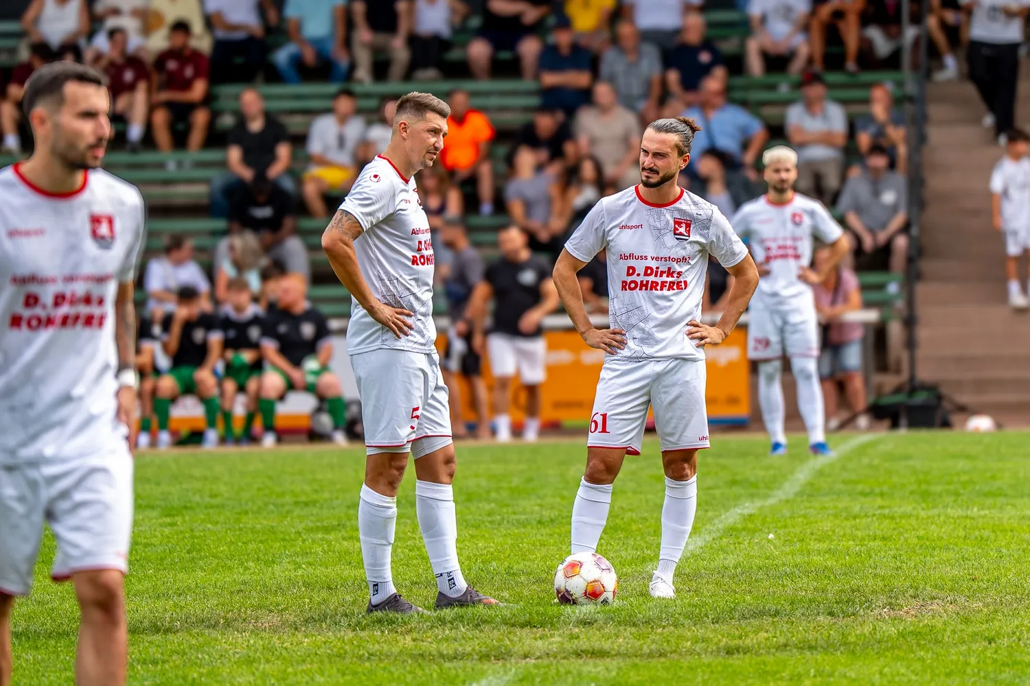 OBERLIGA HEIMPREMIERE IM WALDER STADION
