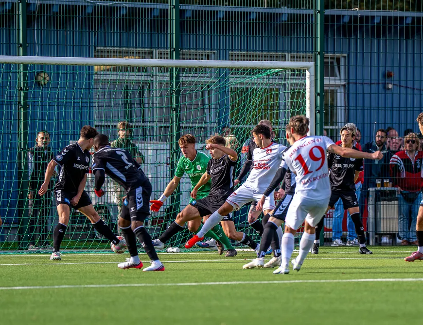 HEIMSPIEL IN DER 03 ARENA AUF KUNSTRASEN