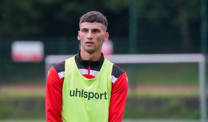 Panos Koukoulis und Testspieler Haris Sachpazidis gelandet
